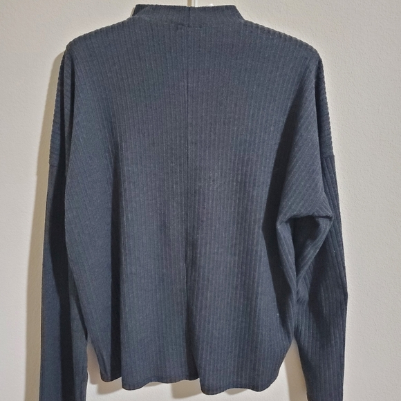 Vaneul | choker sweater with criss cross detail - Picture 4 of 6